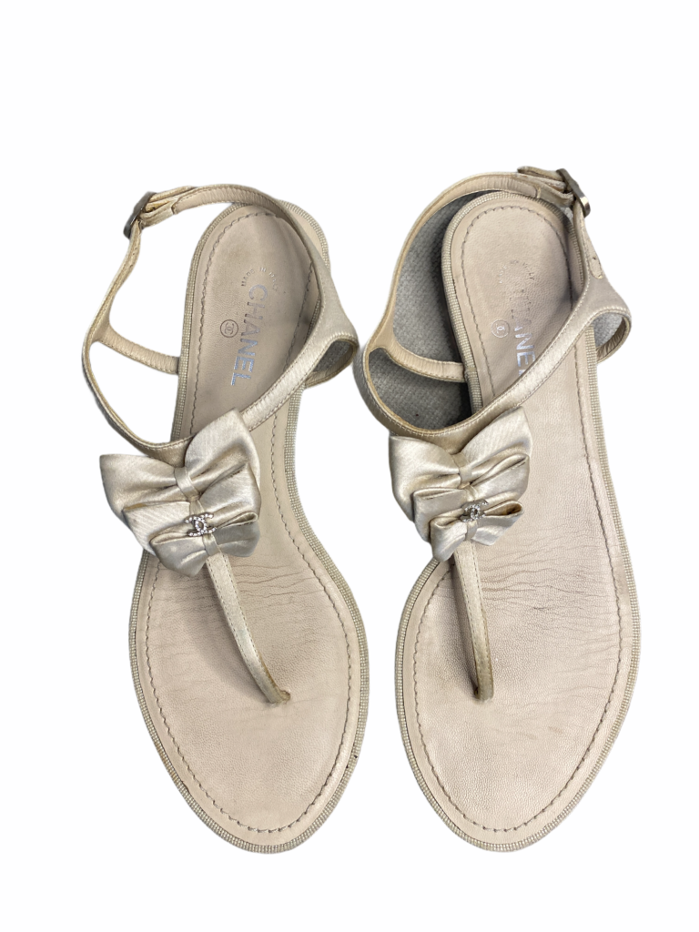 CHANEL Souple Calfskin Chain CC Thong Sandals 37 Black White 545269