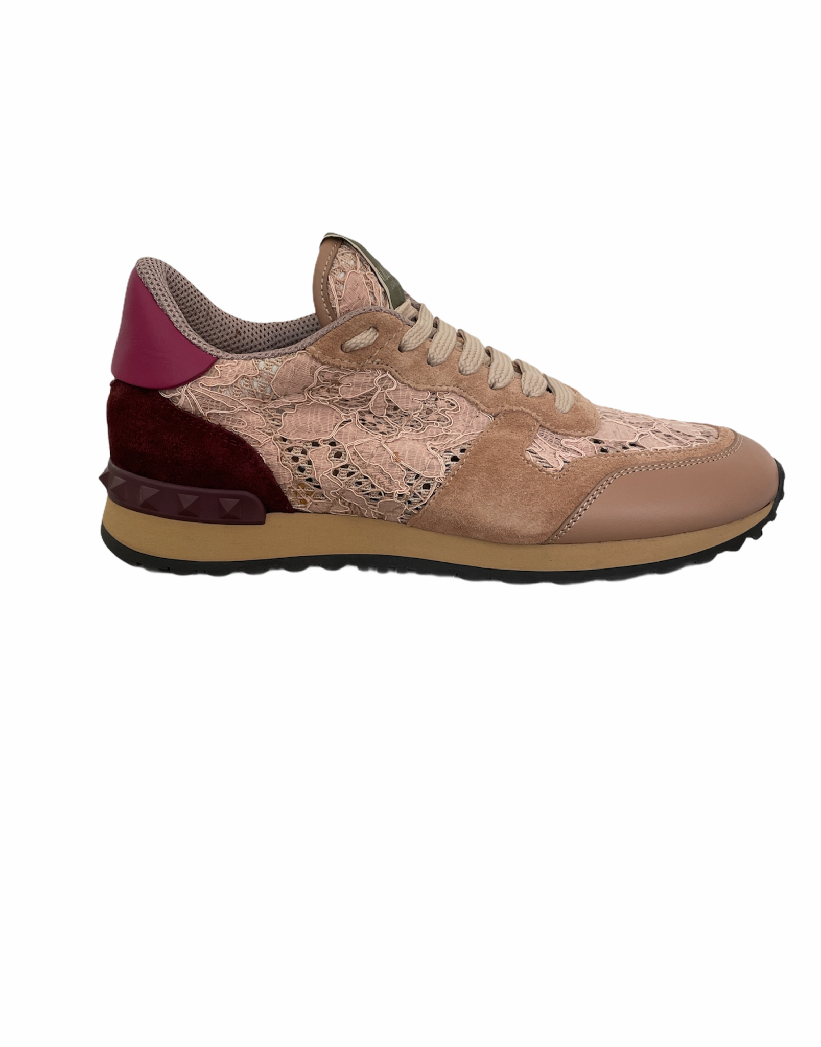 she goes sneaker valentino