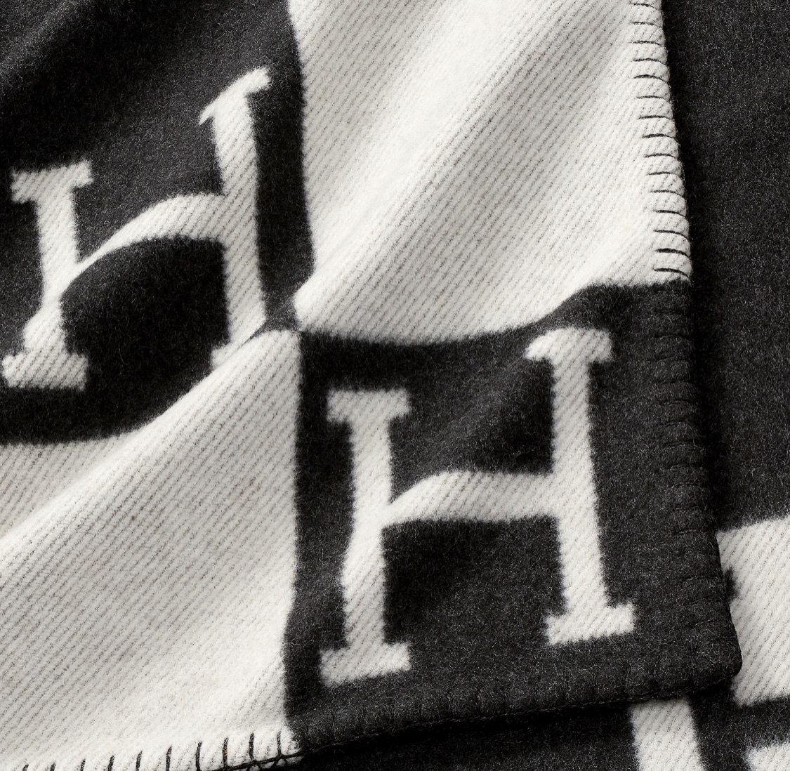 Hermes Avalon throw blanket black The Luxury Flavor